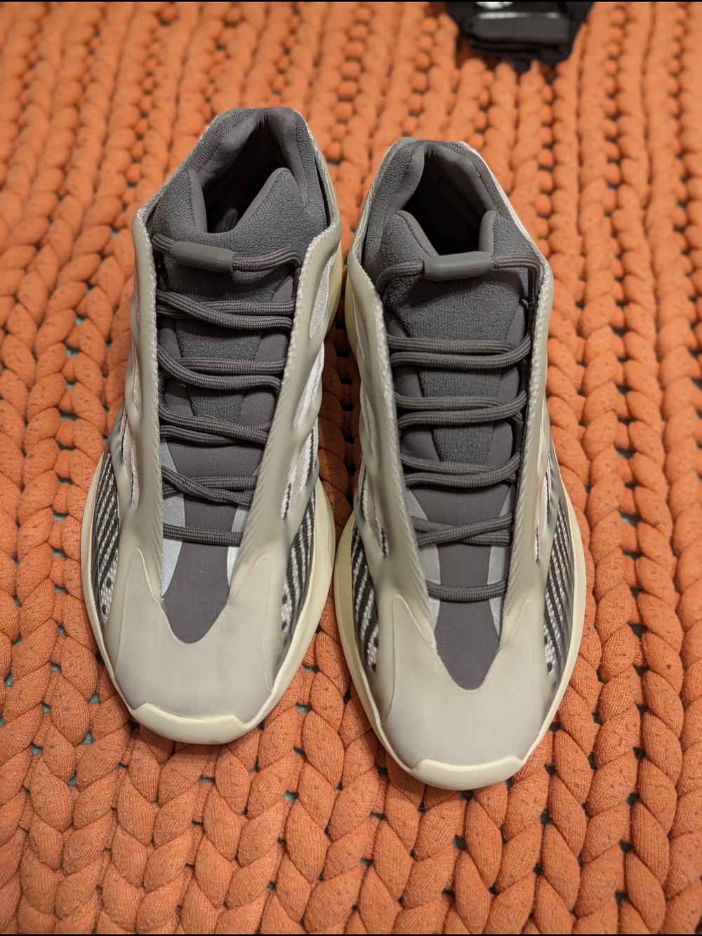 Adidas Yeezy 700 V3 Azael US 10.5